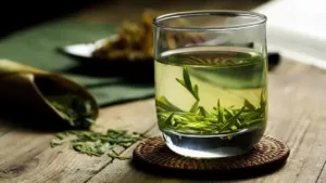 Does Chinese green tea contain fluoride and how much?