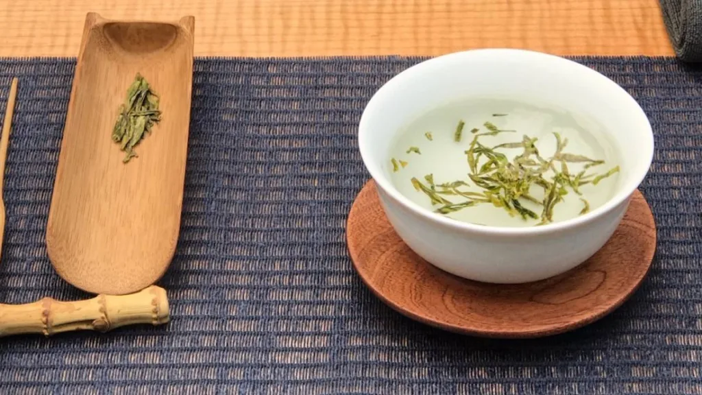 Does Longjing tea have caffeine?