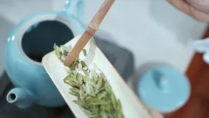 Is it better to drink hot or cold Chinese green tea?