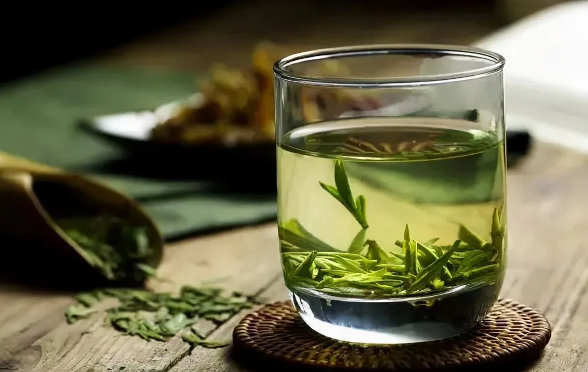 Is it better to drink strong Chinese green tea or weak green tea?