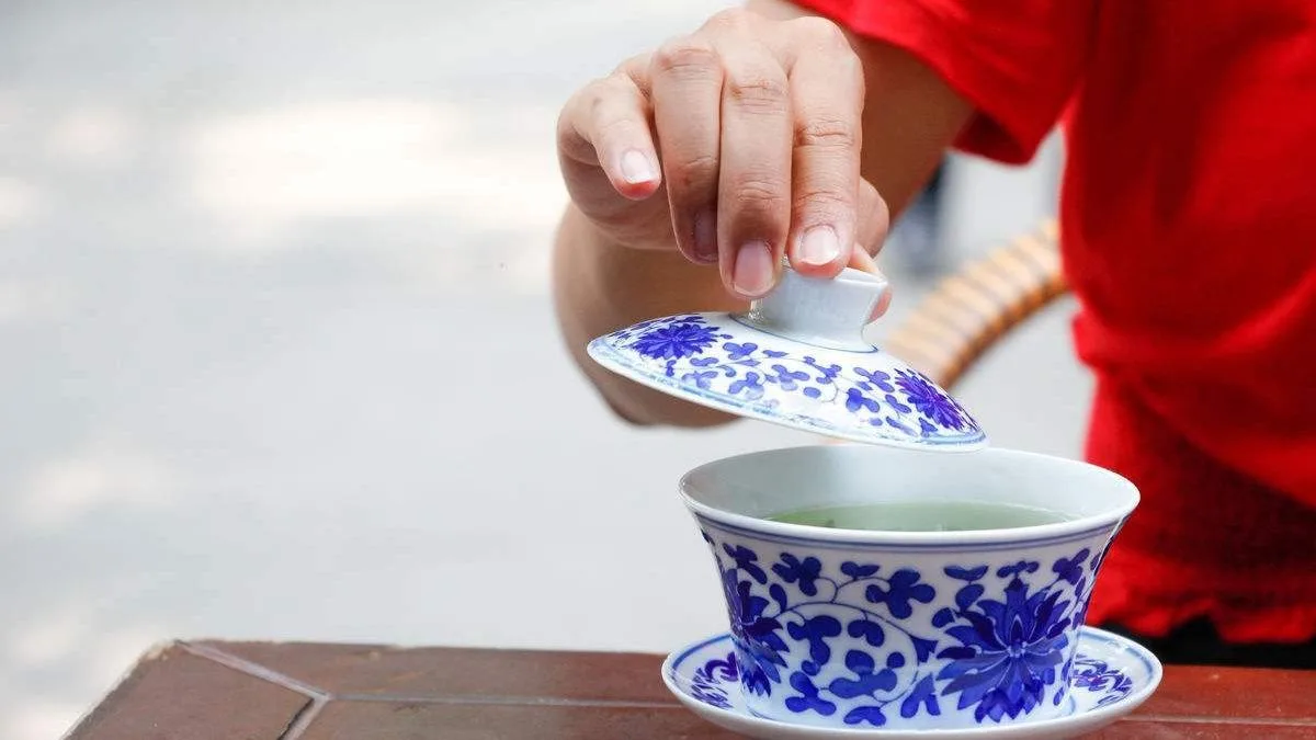 The Love for Pu-erh Tea and Bowl-Covered Tea