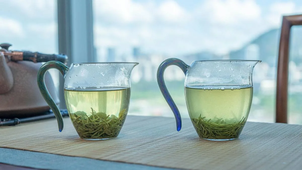 Why does Biluochun tea become cloudy when steeped？