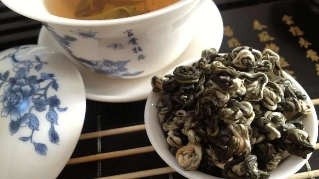 biluochun vs longjing tea