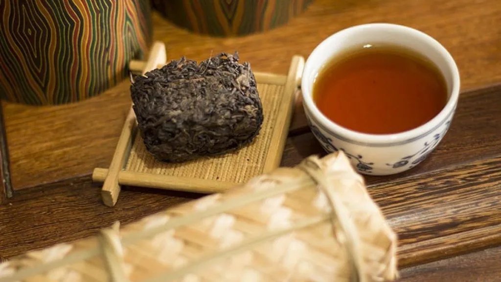 How to brew Chinese pressed dried tea?