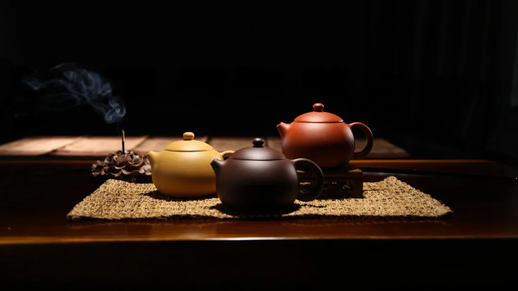 How to take out the Chinese tea from the teapot for cleaning?