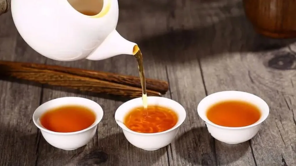Does black tea help with acne?