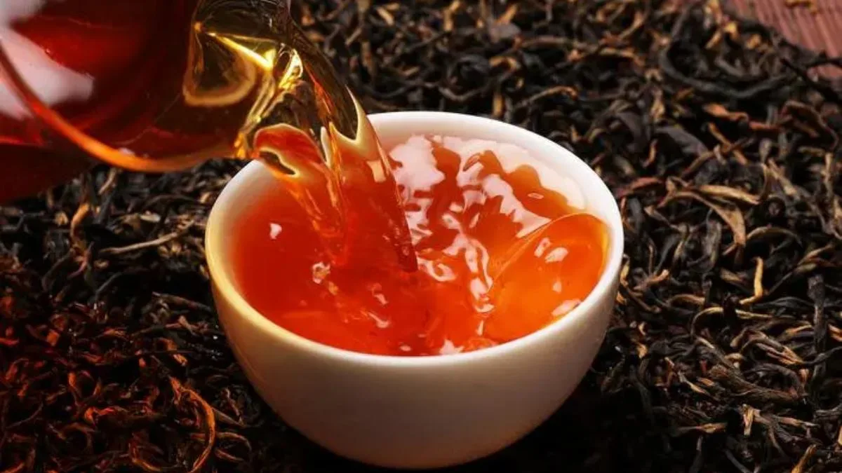 Does black tea increase blood pressure?