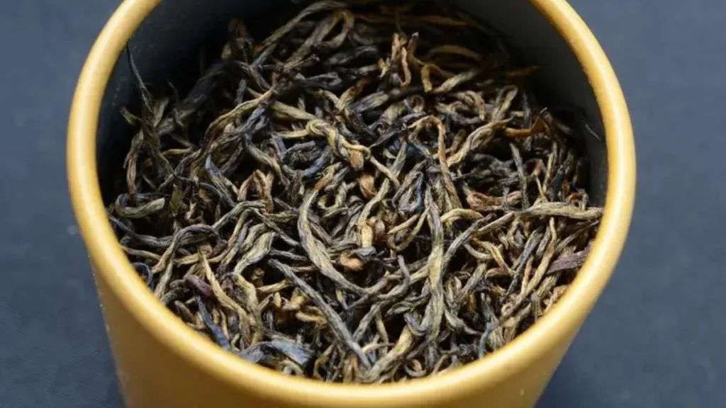 How long can black tea be stored and remain fresh?