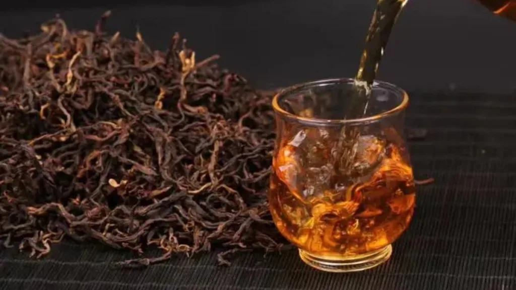 How to dye your hair with black tea?