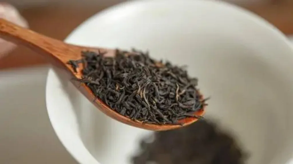 Is black tea good for teeth and gums?