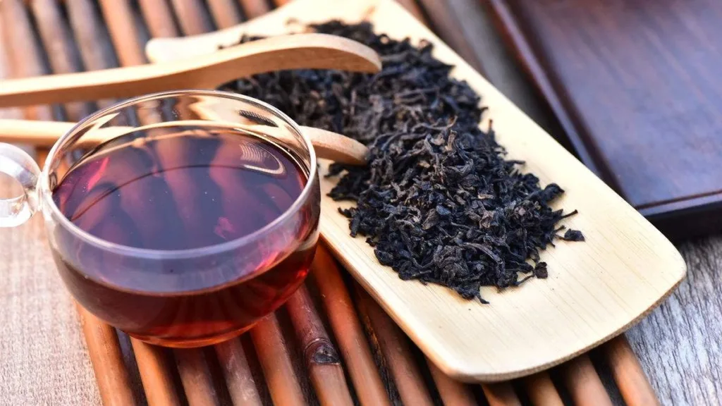 Is it okay to drink Chinese black tea during workout?